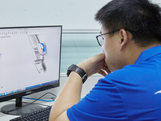 چراغ ضد رطوبت LED D4 160LPW با آماده به کار 4 اضطراری 4W@3HRS، پلاگین و بازی، آسان برای نگهداری​ مناسب برای پارکینگ و روشنایی