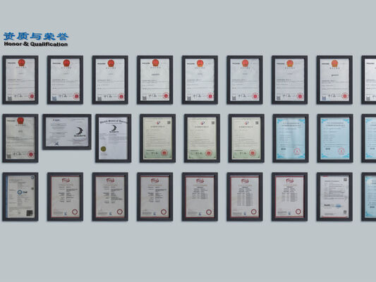 چراغ ضد رطوبت LED D4 با توان DIP تا 160 LPW / 3CCT / تغییر 3 فاز 1SKU=12SKU مناسب برای یک راه حل ایده آل برای بسیاری از کاربردها مانند پارکینگ ها، کارخانه ها