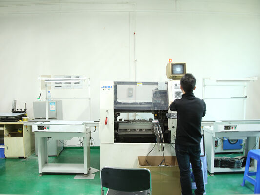 چراغ ضد رطوبت LED D4 با توان DIP تا 160 LPW / 3CCT / تغییر 3 فاز 1SKU=12SKU مناسب برای یک راه حل ایده آل برای بسیاری از کاربردها مانند پارکینگ ها، کارخانه ها