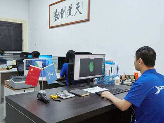 چراغ ضد رطوبت LED D4 با توان DIP تا 160 LPW / 3CCT / تغییر 3 فاز 1SKU=12SKU مناسب برای یک راه حل ایده آل برای بسیاری از کاربردها مانند پارکینگ ها، کارخانه ها