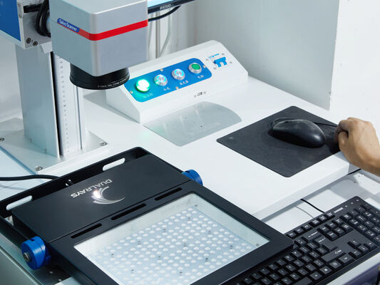 چراغ ضد رطوبت LED D4 با توان DIP تا 160 LPW / 3CCT / تغییر 3 فاز 1SKU=12SKU مناسب برای یک راه حل ایده آل برای بسیاری از کاربردها مانند پارکینگ ها، کارخانه ها