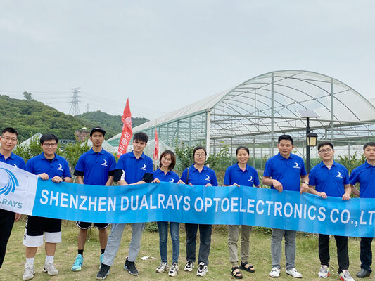 چراغ ضد رطوبت LED D4 با توان DIP تا 160 LPW / 3CCT / تغییر 3 فاز 1SKU=12SKU مناسب برای یک راه حل ایده آل برای بسیاری از کاربردها مانند پارکینگ ها، کارخانه ها